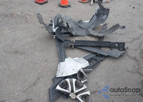 2018 Toyota Rav4 Le z USA, uszkodzony, nr VIN 2T3BFREV6JW725180